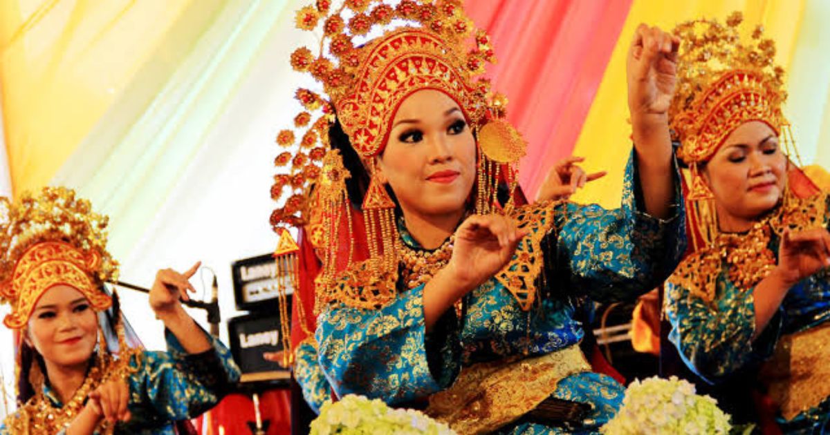 Tari Persembahan Melayu Riau. Sumber: Indonesia Kaya