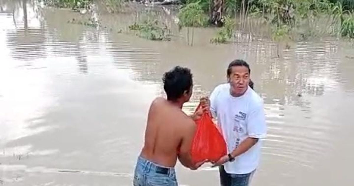 PT Thorcon Power Indonesia* turut ambil bagian dalam upaya kemanusiaan dengan menyalurkan bantuan bagi masyarakat yang terdampak banjir. (Photo/ist)