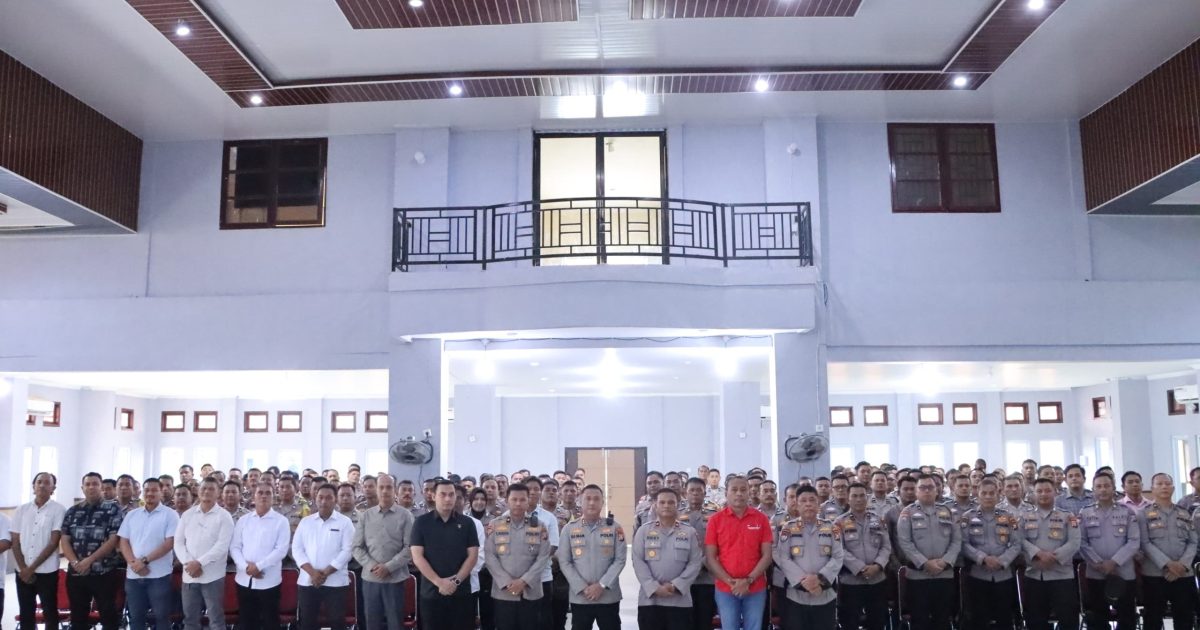 Kapolres Rokan Hilir, AKBP Isa Imam Syahroni, S.I.K., M.H., bersama Wakapolres Rokan Hilir Kompol Rikky Operiadi, S.Sos., S.I.K., M.I.K., para Pejabat Utama (PJU) Polres Rokan Hilir, para perwira, Bhabinkamtibmas, Kanit Intel, serta Kanit Binmas jajaran Polres Rokan Hilir.(photo/ist)