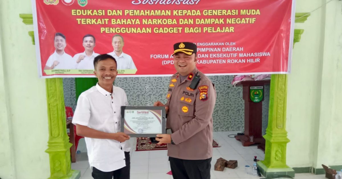 Dewan Pengurus Daerah Forum Alumni Badan Eksekutif Mahasiswa (DPD FABEM) Kabupaten Rokan Hilir menggelar kegiatan edukasi kepada generasi muda terkait bahaya narkoba serta dampak negatif penggunaan gadget(photo/ist)