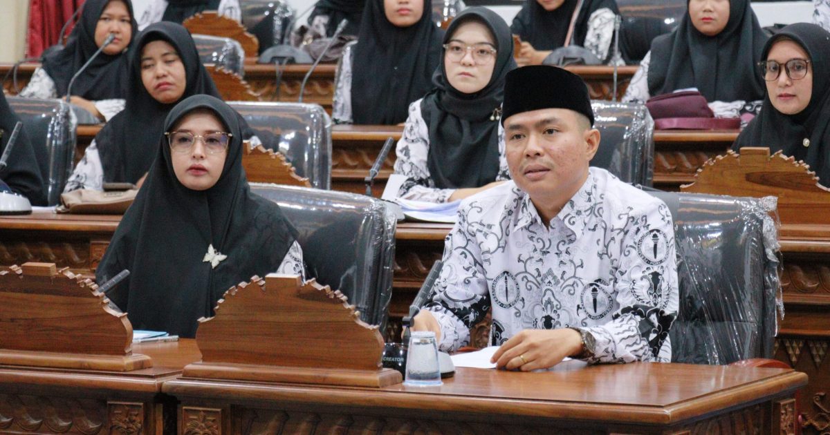 Aliansi Guru SDN Non ASN Bersertifikasi tersebut Rapat Dengar Pendapat (RDP/Hearing) dengan Komisi 1 DPRD Dumai di Ruang Paripurna, (photo /ist)