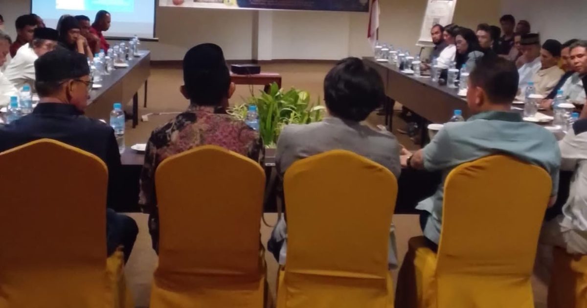 Anggota DPR RI sekaligus Ketua Komisi XII DPR RI, *Bambang Patijaya*, menggelar buka puasa bersama (bukber) dengan para pimpinan media se-Provinsi Kepulauan Bangka Belitung.(photo/ist)