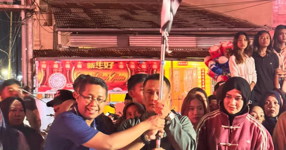 Kapolres Rokan Hilir AKBP Isa Imam Syahroni, S.I.K., M.H. bersama Wakil Bupati Rokan Hilir Jhony Charles, B.BA., M.BA. menghadiri dan membuka kegiatan Night Run “Go Sprint Go Green” lomba lari 100 (photo/ist)