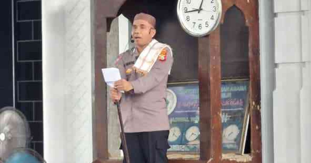 Kapolres Rokan Hilir AKBP Isa Imam Syahroni, S.I.K., M.H., bersama personel Polres Rohil dan Batalyon B Pelopor Sat Brimob Polda Riau melaksanakan kegiatan Sholat Jum’at berjamaah sekaligus menjadi khotib di sejumlah masjid di wilayah Panipahan (photo/ist)