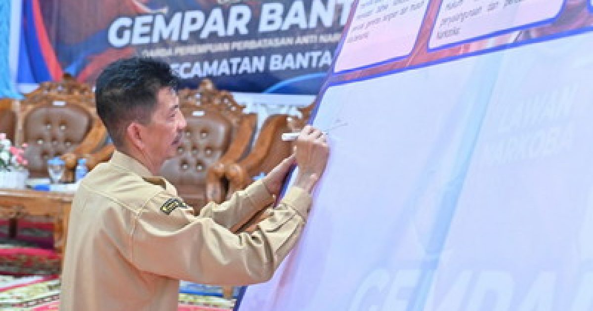 Staf Ahli Bupati Bengkalis Bidang Kemasyarakatan dan SDM, Johansyah Syafri saat menghadiri kegiatan deklarasi di Gedung Serbaguna Kantor Camat Bantan, Selasa, 5 Mei 2026.(poto/ist)