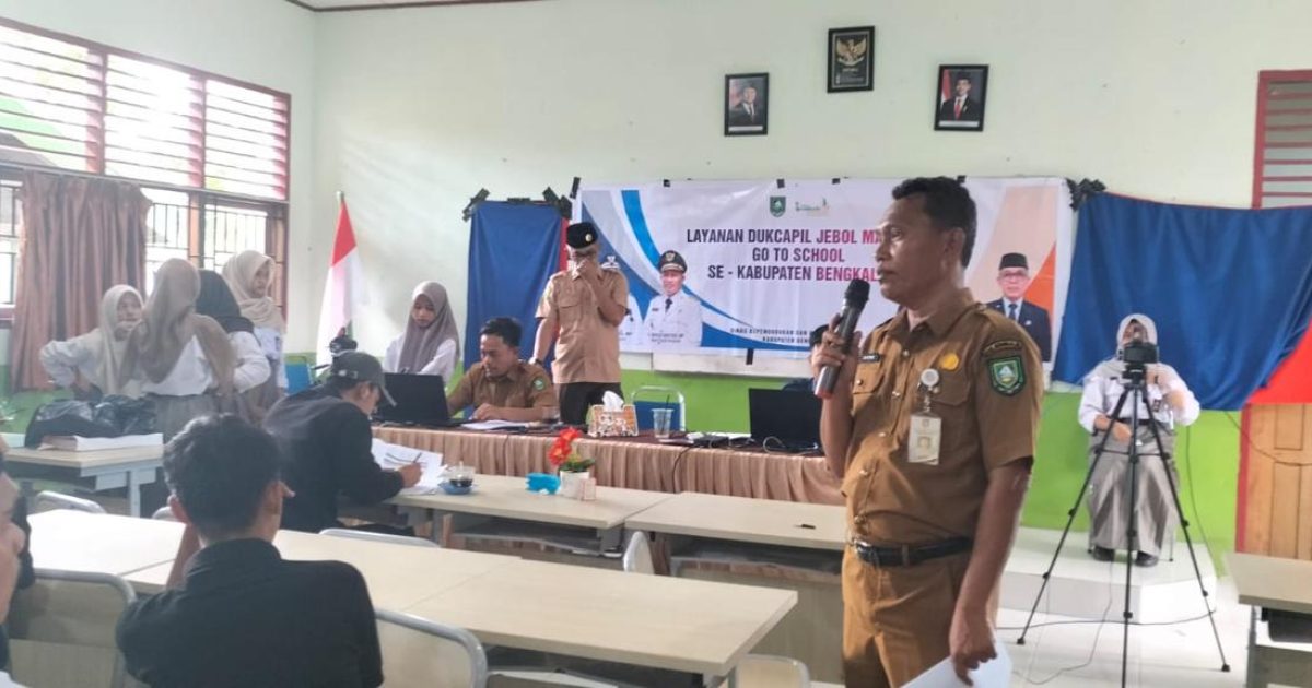 114 siswa berhasil mengikuti proses perekaman biometrik yang meliputi pengambilan foto, sidik jari dan iris mata sebagai persiapan penerbitan KTP-el saat genap berusia 17 tahun.(poto/ist)