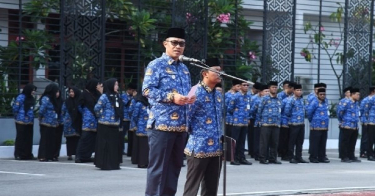 ratusan Aparatur Sipil Negara (ASN) dan tamu undangan mengikuti upacara yang ditaja Dinas Komunikasi, Informatika dan Statistik (Diskominfotik) Kabupaten Bengkalis. (poto/ist)
