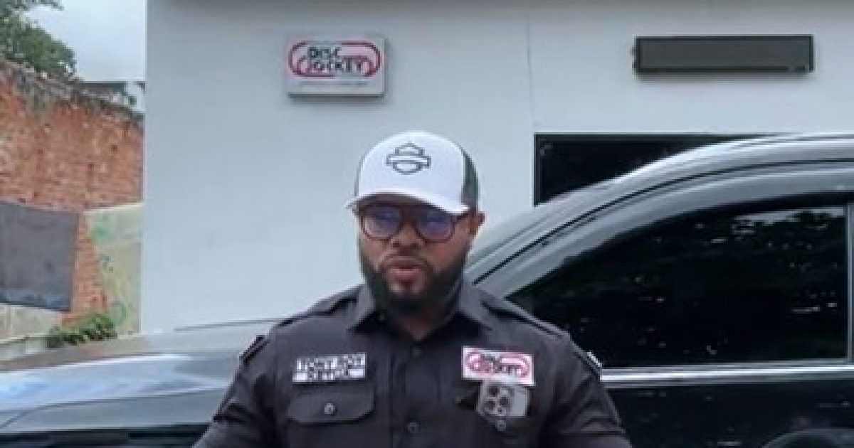 Ketua PDJI Riau Tony Roy, Saat berikan pengarahan kepada anggota-anggota sebelum ke lokasi tujuan. (Poto/istimewa).