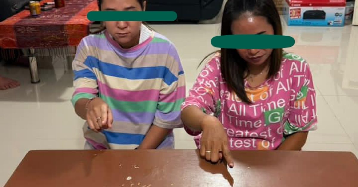 2 orang wanita terduga penyalahgunaan narkotika yang diamankan oleh polsek mandau kabupaten bengkalis.