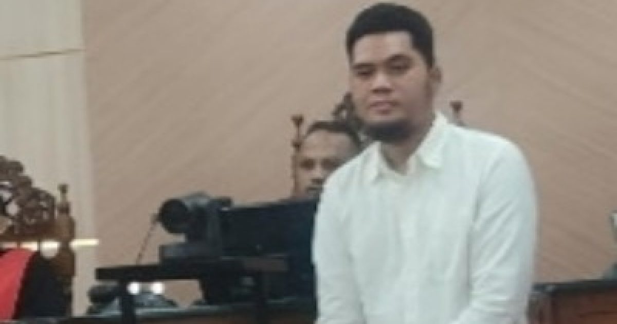 Terdakwa Jhonny Andrean, saat didalam persidangan. (poto/ist).