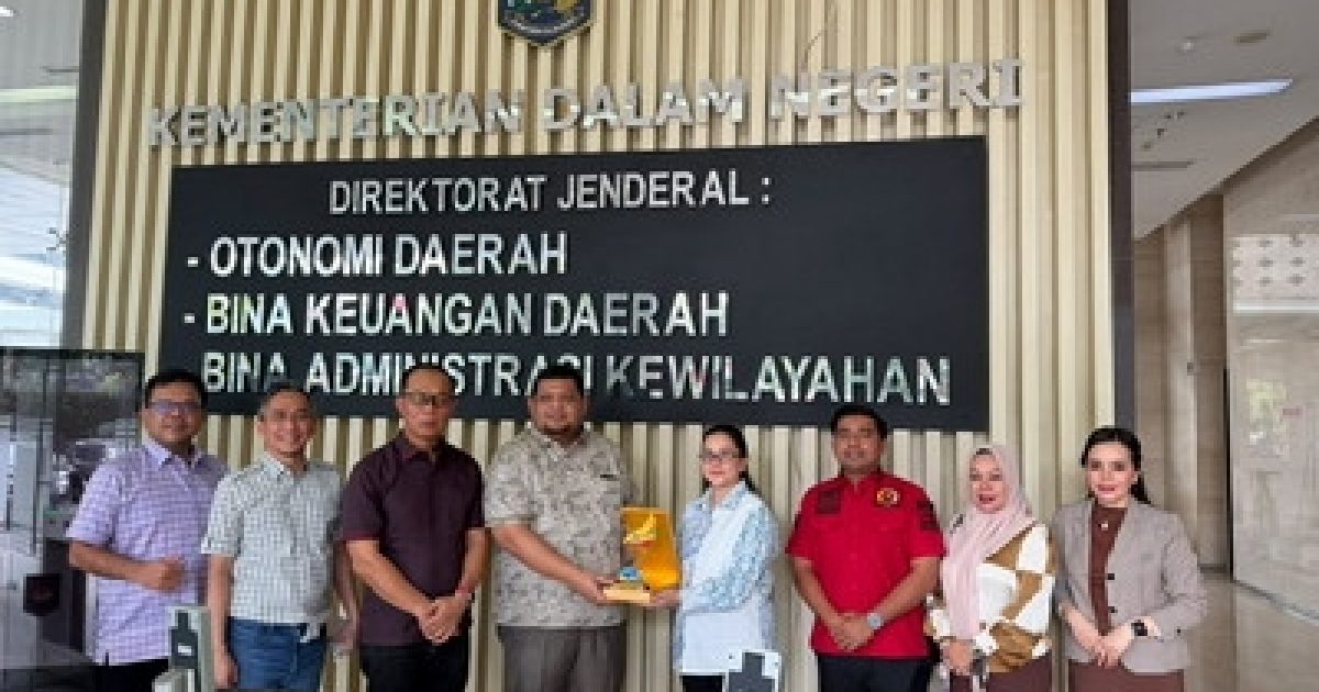 Dalam konsultasi tersebut, DPRD Pekanbaru diterima Jona Maria Mantow, S.IP., M.Acc., Analis Keuangan Pusat dan Daerah Ahli Muda pada Ditjen Bina Keuangan Daerah Kemendagri.(poto/ist)